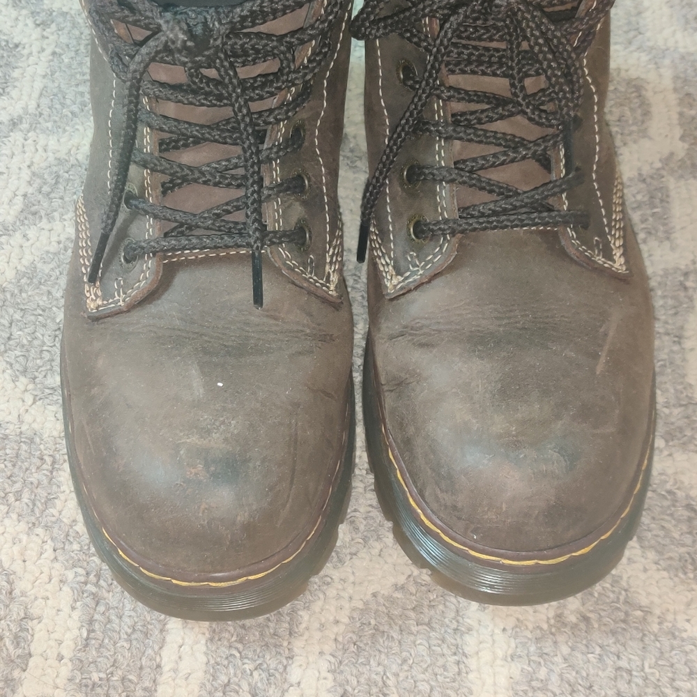 Safety boots